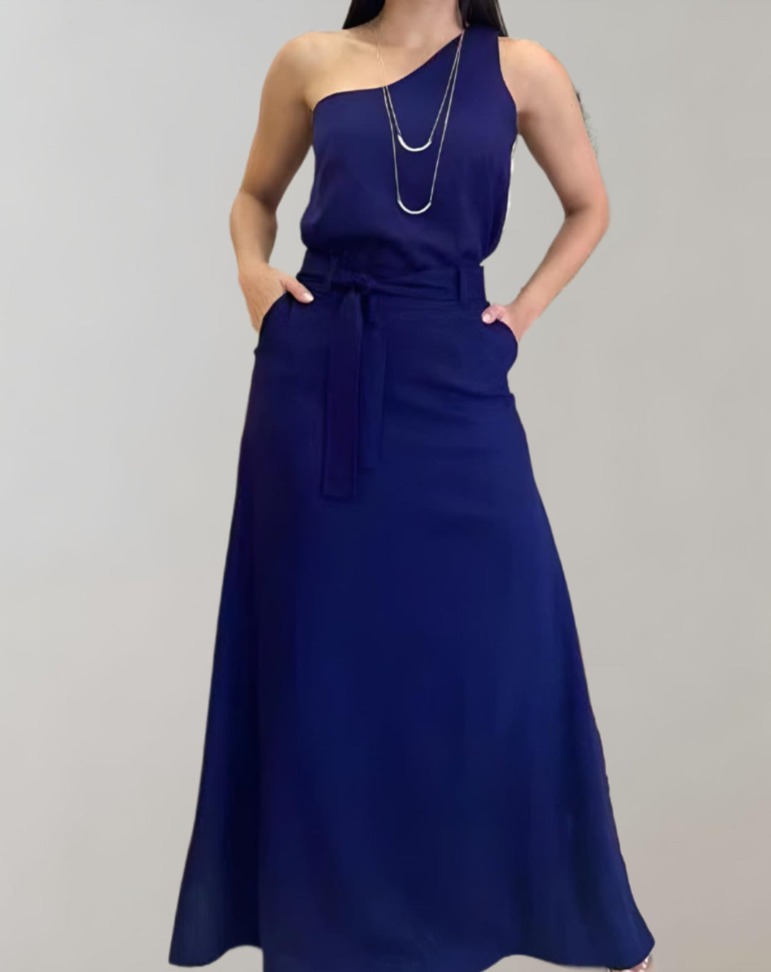 Tinley - Stijlvolle asymmetrische maxi-jurk met één schouder en riem
