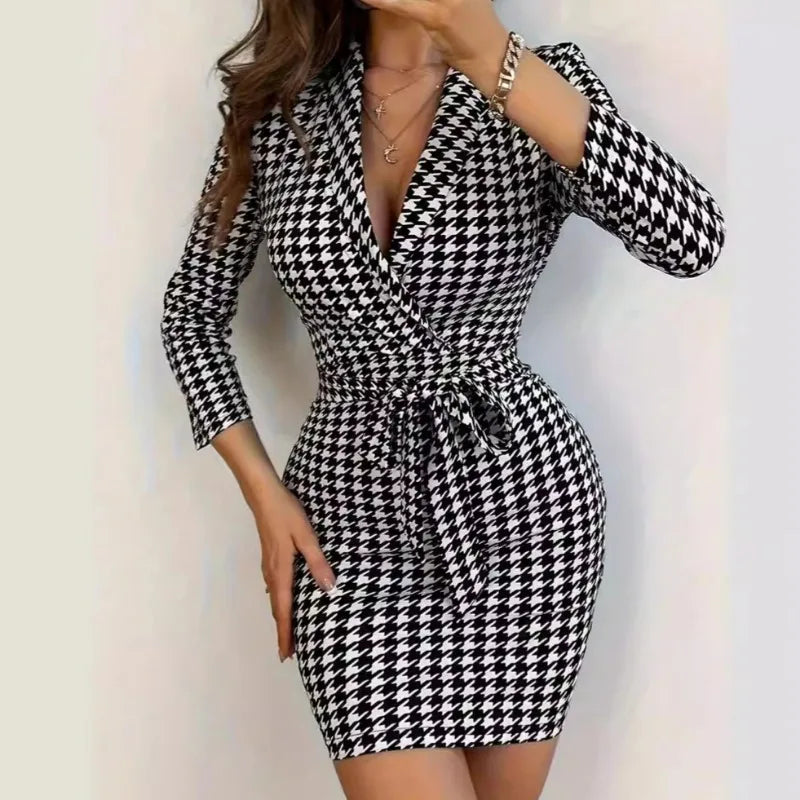 Rosemarie - bodycon wikkeljurk met print