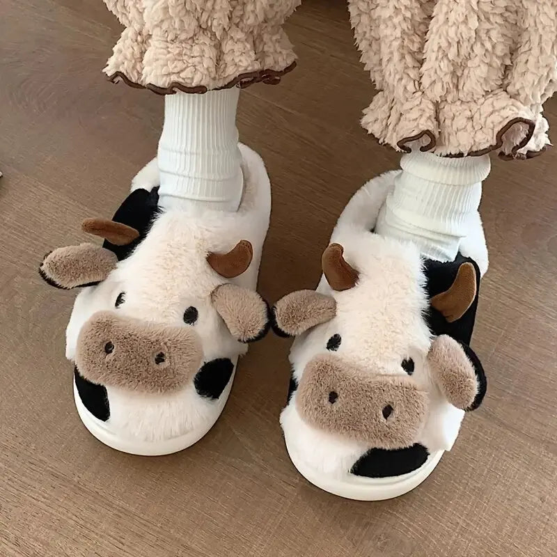 Warm Whimsy - schattige fluffy koe slippers