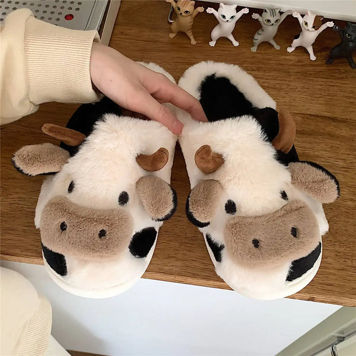 Warm Whimsy - schattige fluffy koe slippers